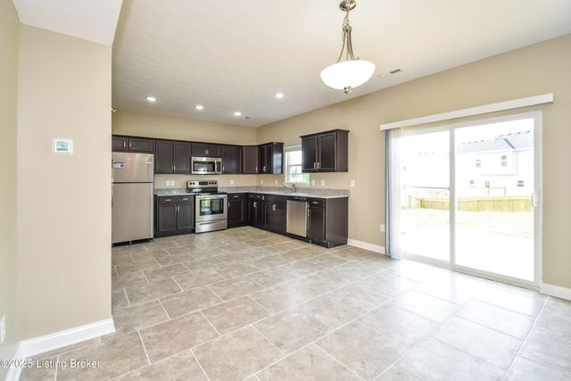 10620 Brookchase Ct, Louisville, KY 40228