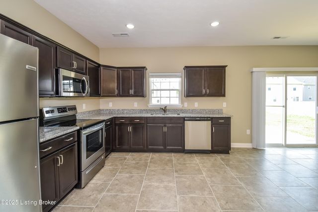 10620 Brookchase Ct, Louisville, KY 40228