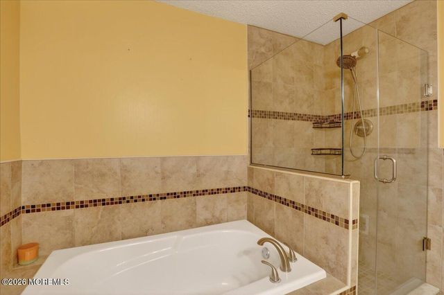 76 Shinnecock Hills Court 1000, Howell, NJ 07731