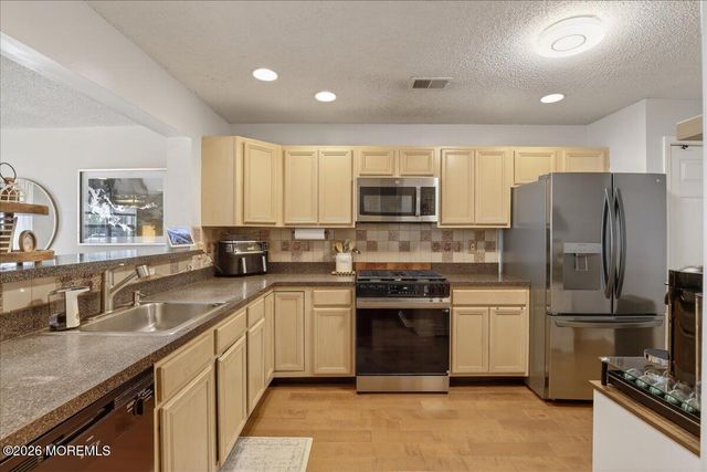 76 Shinnecock Hills Court 1000, Howell, NJ 07731