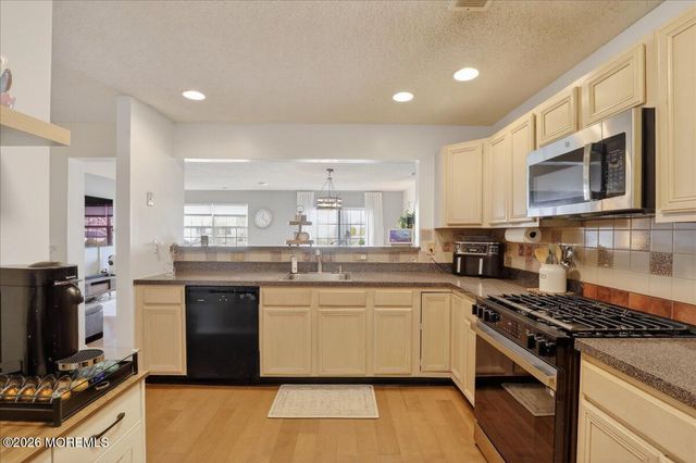 76 Shinnecock Hills Court 1000, Howell, NJ 07731