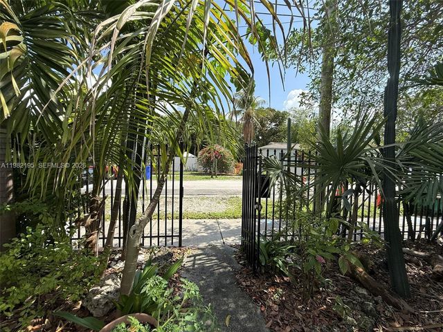 294 NE 57th St, Miami, FL 33137