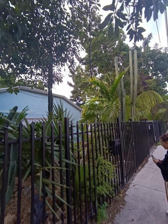 Image 13 of property listing at 294 NE 57th St, Miami, FL 33137
