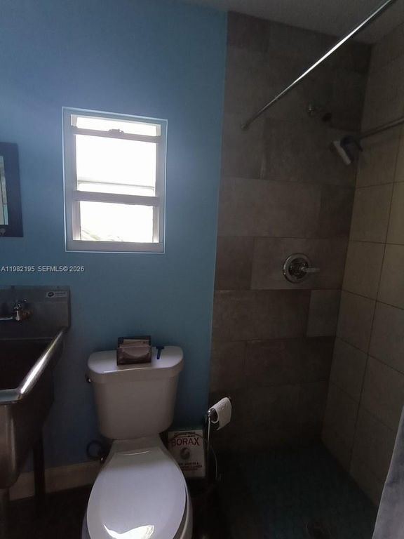 Image 7 of property listing at 294 NE 57th St, Miami, FL 33137