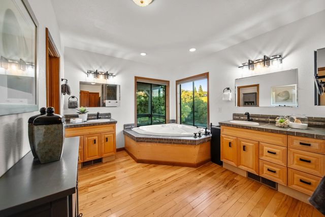 2450 Moran Ct, Auburn, CA 95603