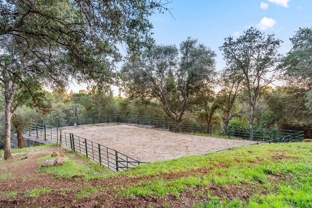 2450 Moran Ct, Auburn, CA 95603