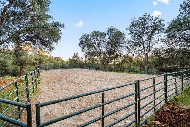 2450 Moran Ct, Auburn, CA 95603