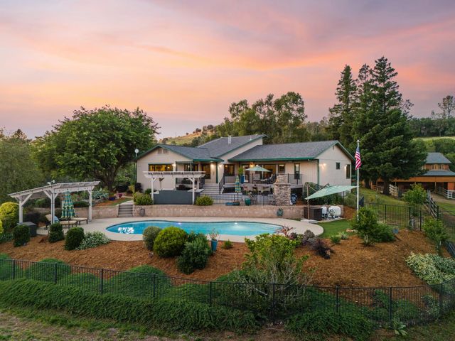 2450 Moran Ct, Auburn, CA 95603