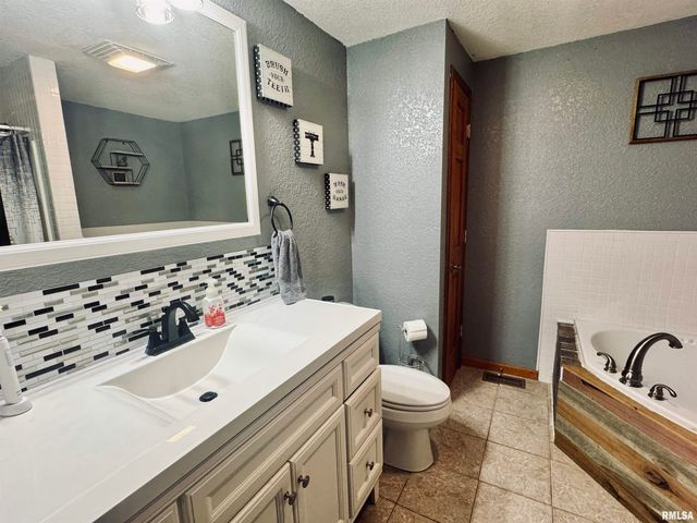104 CLAYTON Court, East Peoria, IL 61611