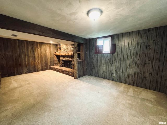 104 CLAYTON Court, East Peoria, IL 61611