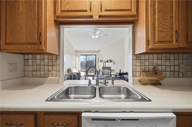 8139 Holmes Road 202, Kansas City, MO 64131