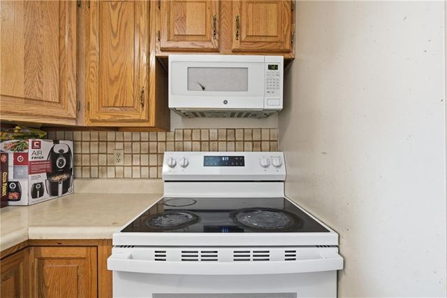 8139 Holmes Road 202, Kansas City, MO 64131