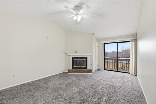 8139 Holmes Road 202, Kansas City, MO 64131