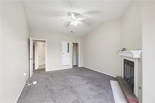 8139 Holmes Road 202, Kansas City, MO 64131