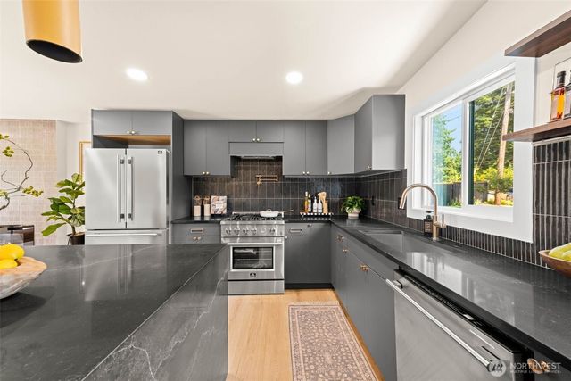 16719 SE 4th Place, Bellevue, WA 98008
