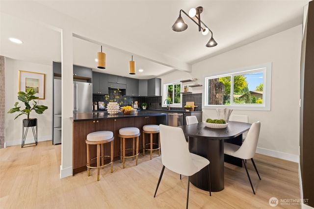 16719 SE 4th Place, Bellevue, WA 98008