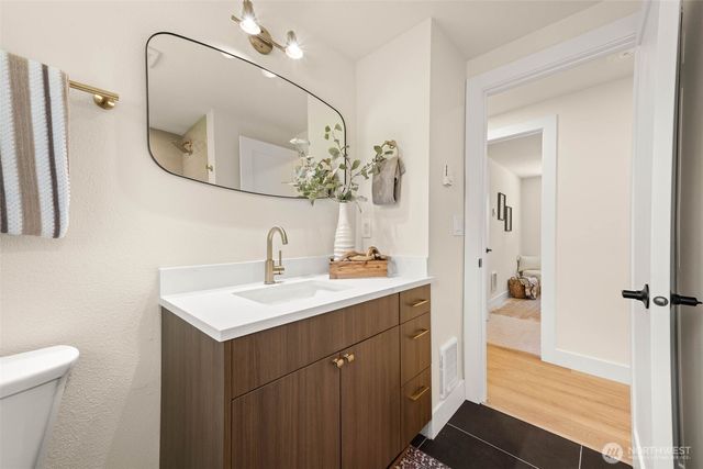 16719 SE 4th Place, Bellevue, WA 98008