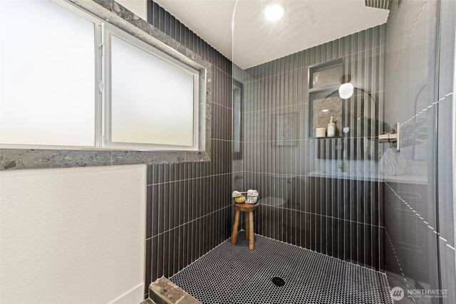 16719 SE 4th Place, Bellevue, WA 98008