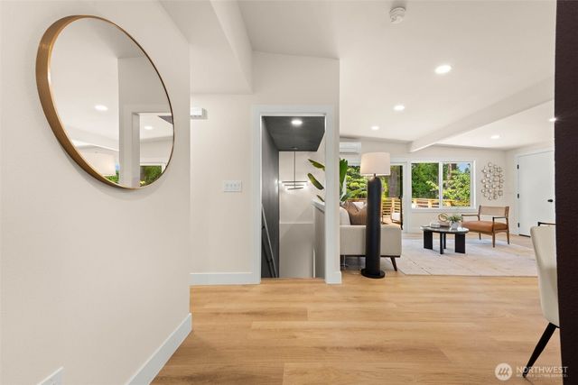 16719 SE 4th Place, Bellevue, WA 98008