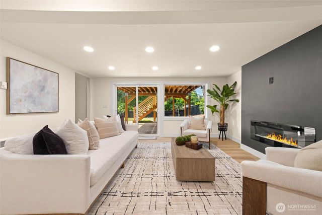 16719 SE 4th Place, Bellevue, WA 98008