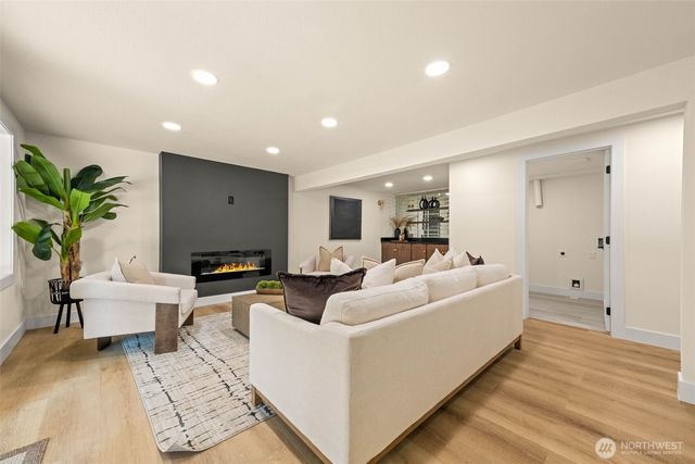 16719 SE 4th Place, Bellevue, WA 98008