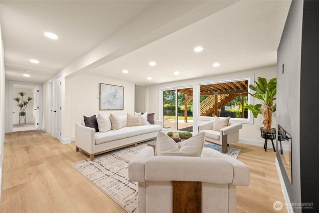16719 SE 4th Place, Bellevue, WA 98008