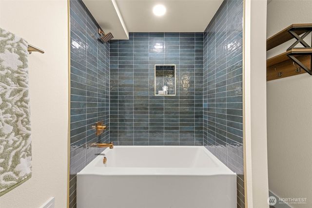 16719 SE 4th Place, Bellevue, WA 98008
