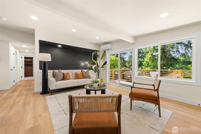 16719 SE 4th Place, Bellevue, WA 98008