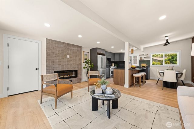 16719 SE 4th Place, Bellevue, WA 98008
