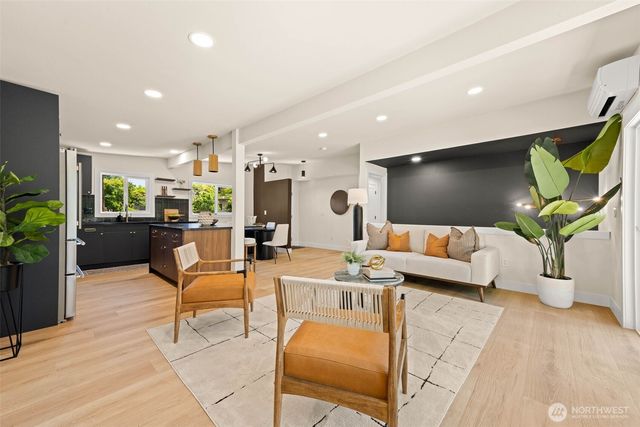 16719 SE 4th Place, Bellevue, WA 98008