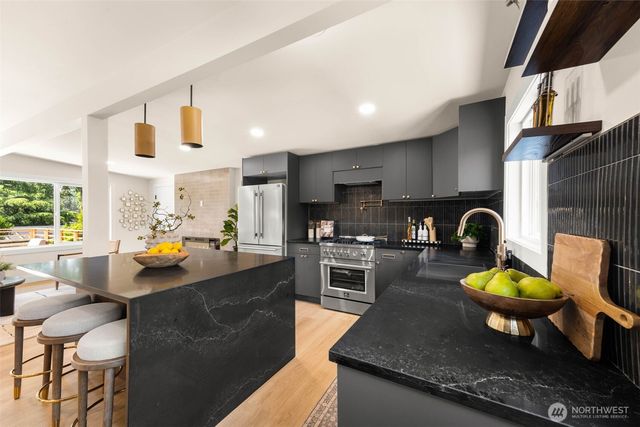 16719 SE 4th Place, Bellevue, WA 98008