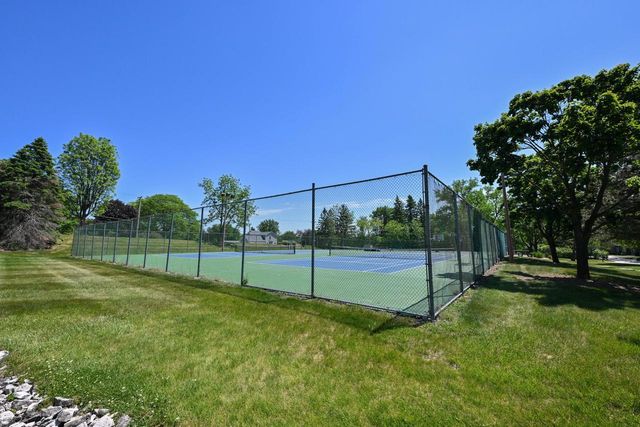 4665 Hastings DRIVE, Brookfield, WI 53045