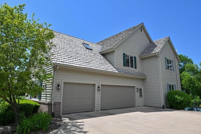 4665 Hastings DRIVE, Brookfield, WI 53045