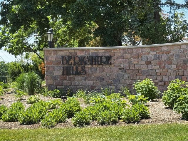 4665 Hastings DRIVE, Brookfield, WI 53045