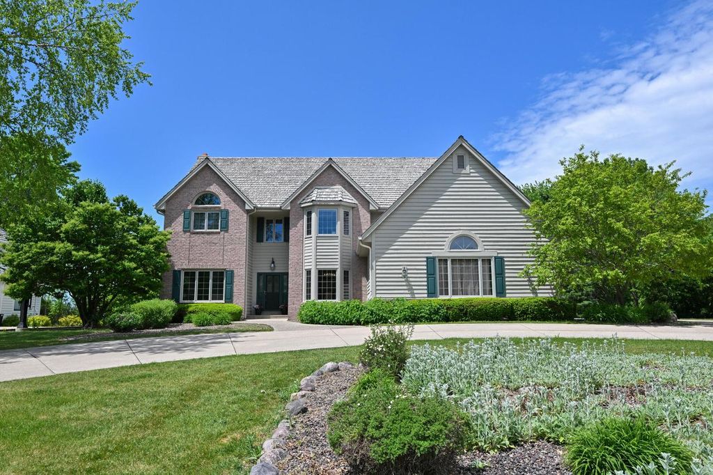 4665 Hastings DRIVE, Brookfield, WI 53045
