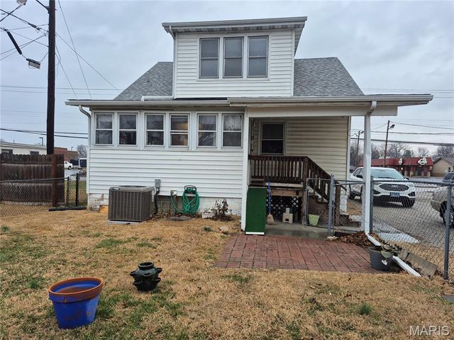 1530 Johnson Road, Granite City, IL 62040