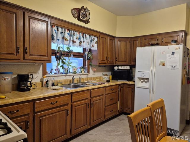 1530 Johnson Road, Granite City, IL 62040