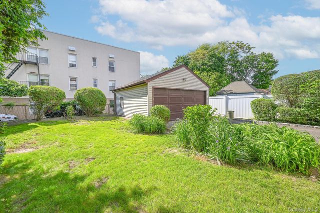 108 N Forest Avenue, Rockville Centre, NY 11570