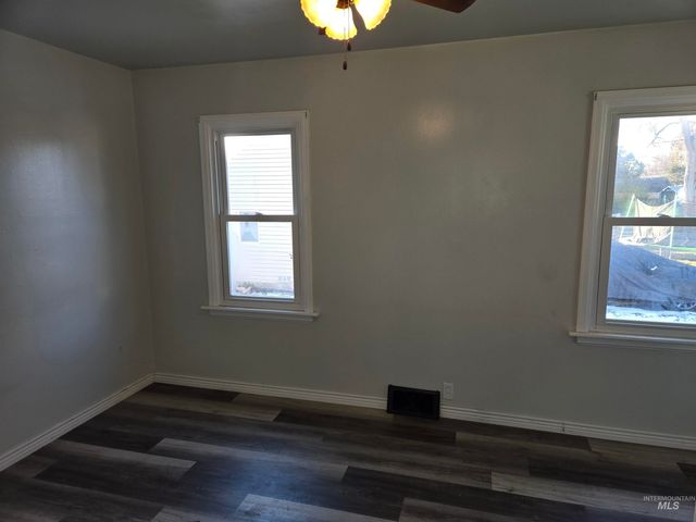 328 E Ave D, Jerome, ID 83338