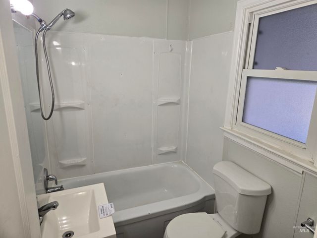 328 E Ave D, Jerome, ID 83338