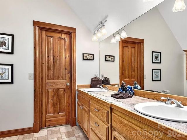 505 Middle Top Loop, Maggie Valley, NC 28751