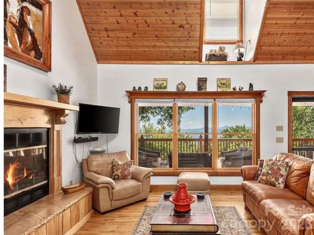 505 Middle Top Loop, Maggie Valley, NC 28751