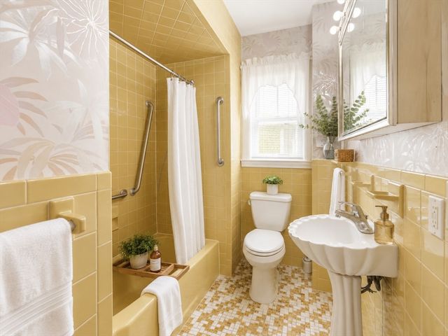 977 Main Street 1, Melrose, MA 02176