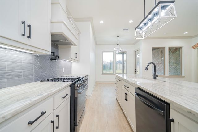 3906 French Dr, Longview, TX 75604