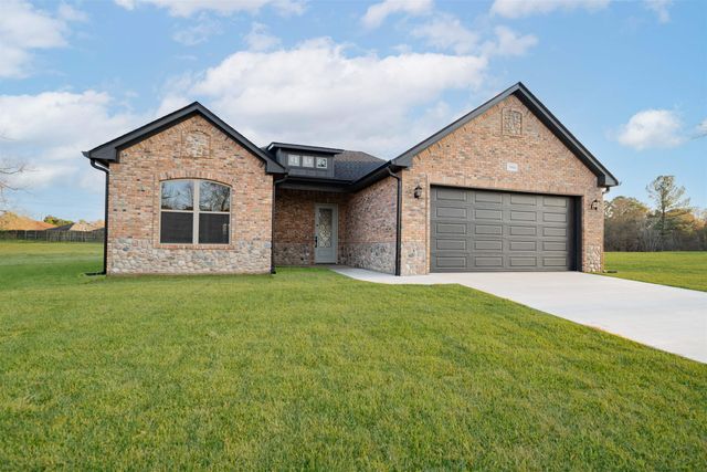 3906 French Dr, Longview, TX 75604