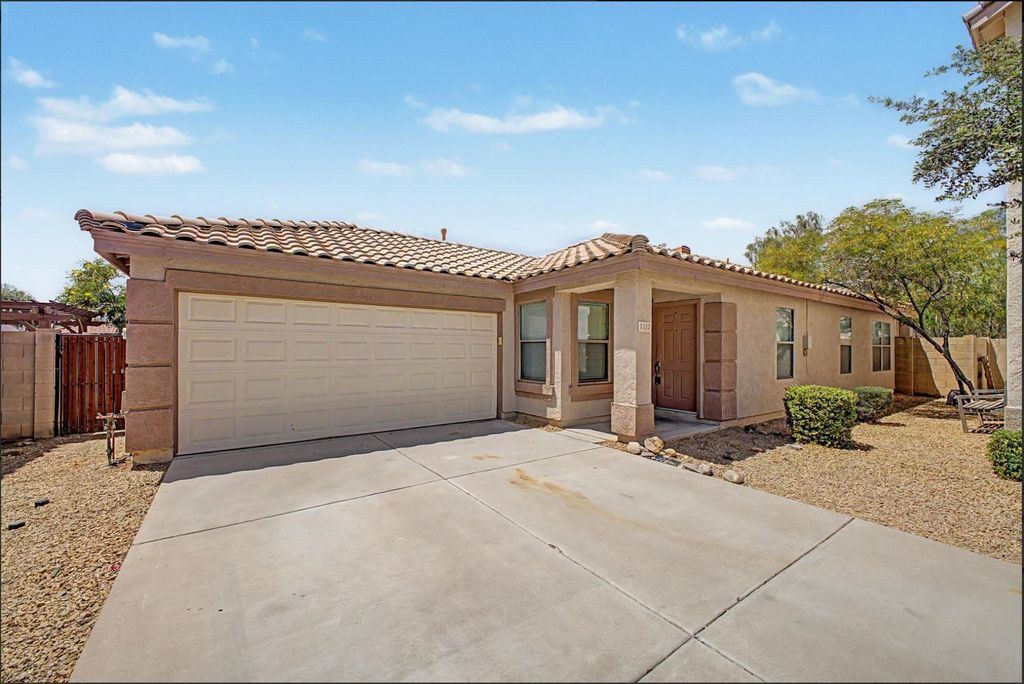 1112 S Bogle Court, Chandler, AZ 85286