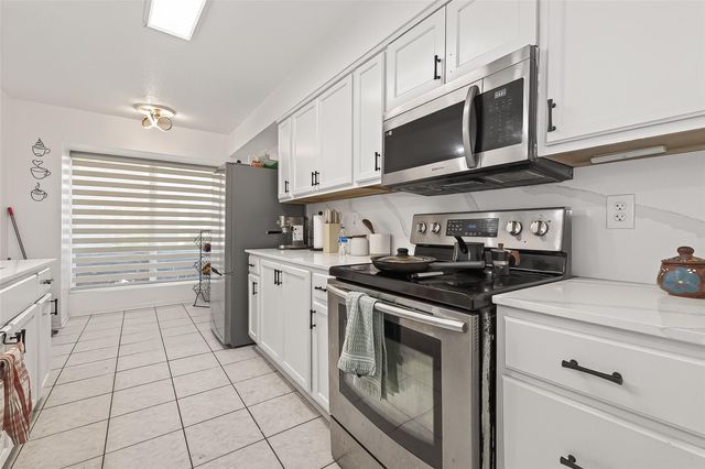 8478 Ariel St 61, Houston, TX 77074