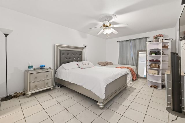 8478 Ariel St 61, Houston, TX 77074