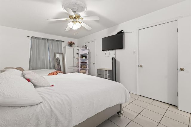 8478 Ariel St 61, Houston, TX 77074