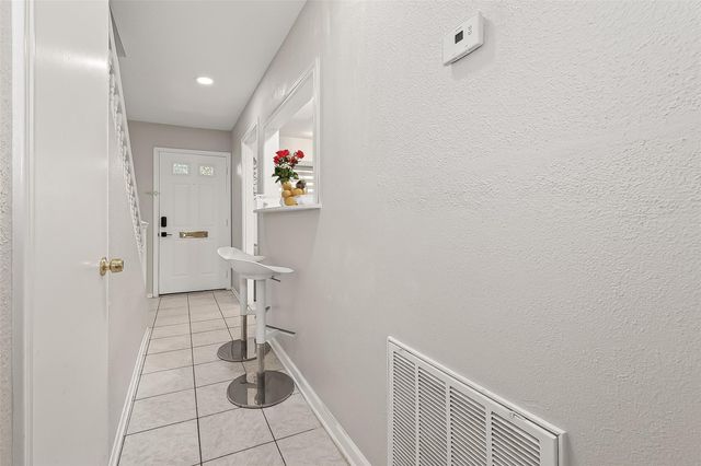 8478 Ariel St 61, Houston, TX 77074